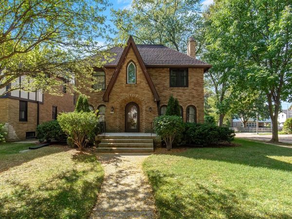 4685 N Woodburn STREET, Whitefish Bay, WI 53211