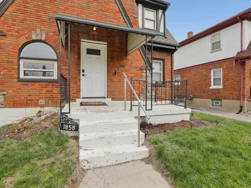 1858 Garden Lane, Cincinnati, OH 45237 Photo 2
