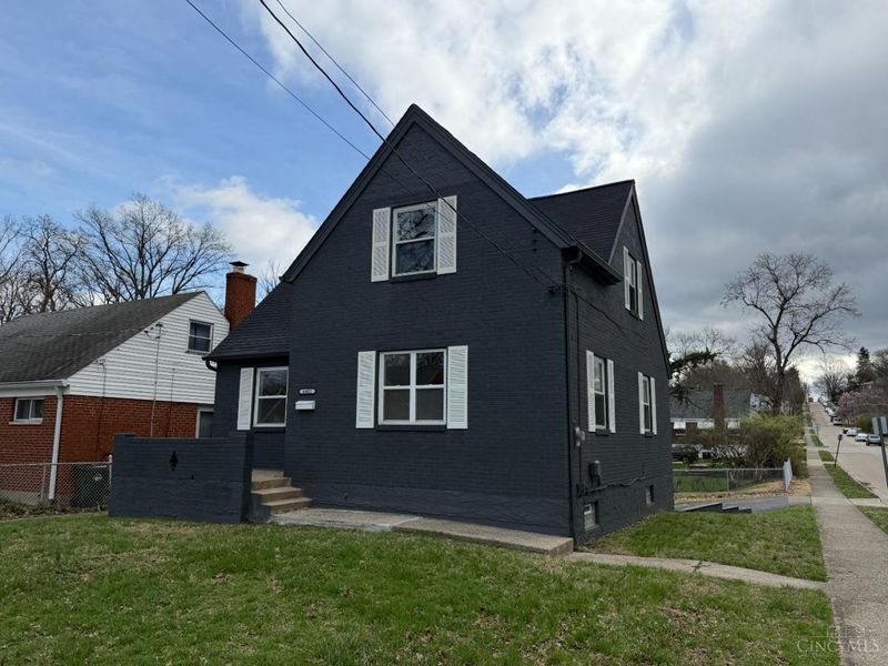 6402 Mayflower Avenue, Golf Manor, OH 45237 Photo 2