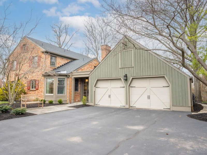 6604 Madeira Hills Drive, Madeira, OH 45243 Photo 2