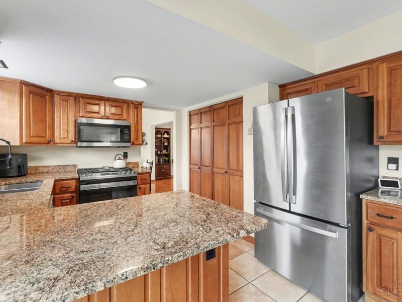 5661 Alomar Drive, Delhi Twp, OH 45238 Photo 10