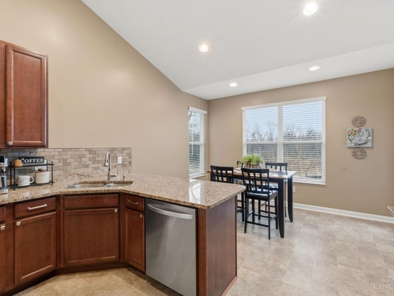 553 Marions Way, Pierce Twp, OH 45255 Photo 13