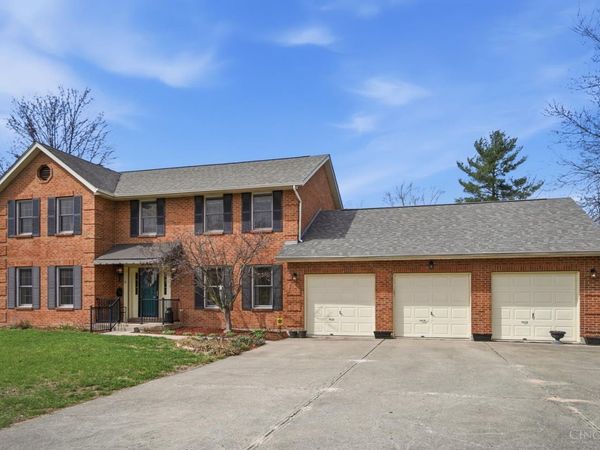 8909 Saxton Drive, West Chester, OH 45069