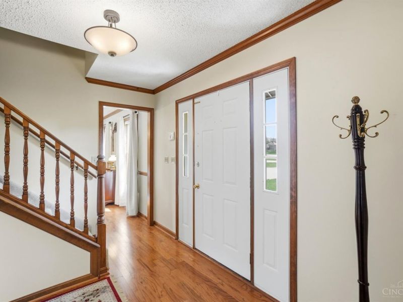 8909 Saxton Drive, West Chester, OH 45069 Photo 4