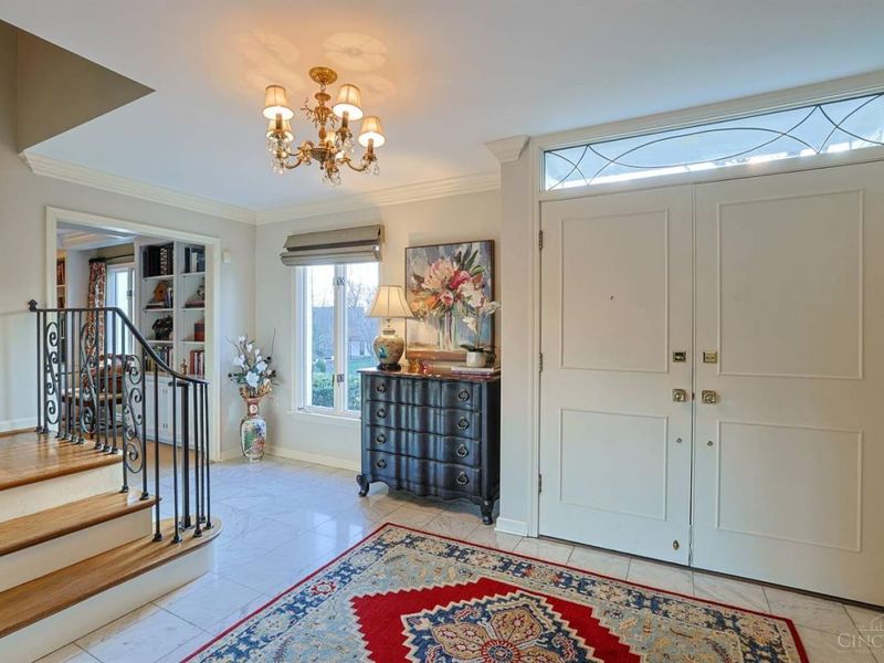 8115 N Clippinger Drive, Indian Hill, OH 45243 Photo 2