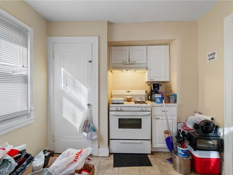 696 Merton Avenue, Akron, OH 44306 Photo 12