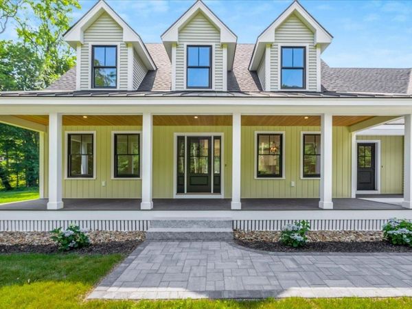 195 Amesbury Road, Kensington, NH 03833