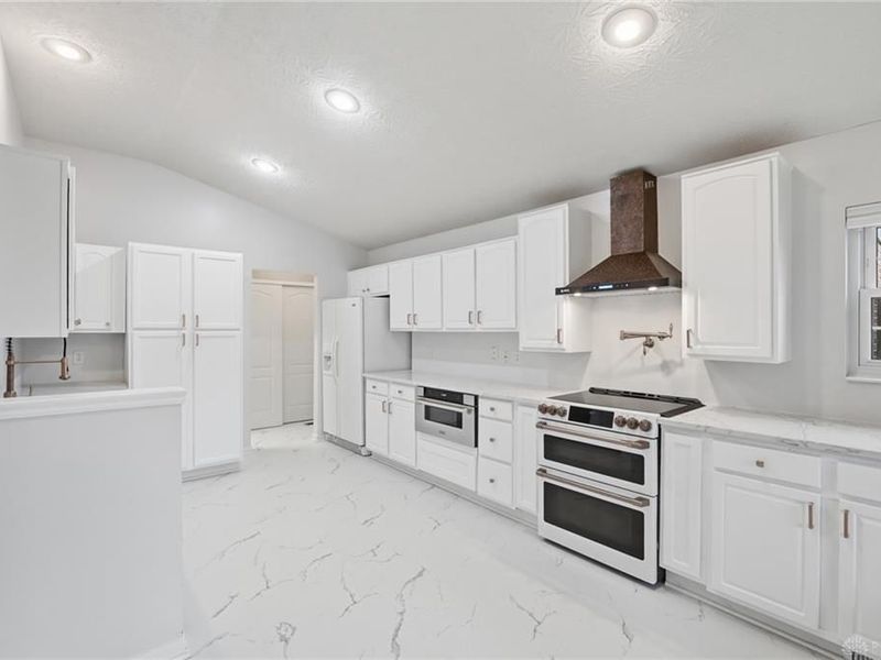 6560 Twin Lakes Drive, Mason, OH 45040 Photo 12