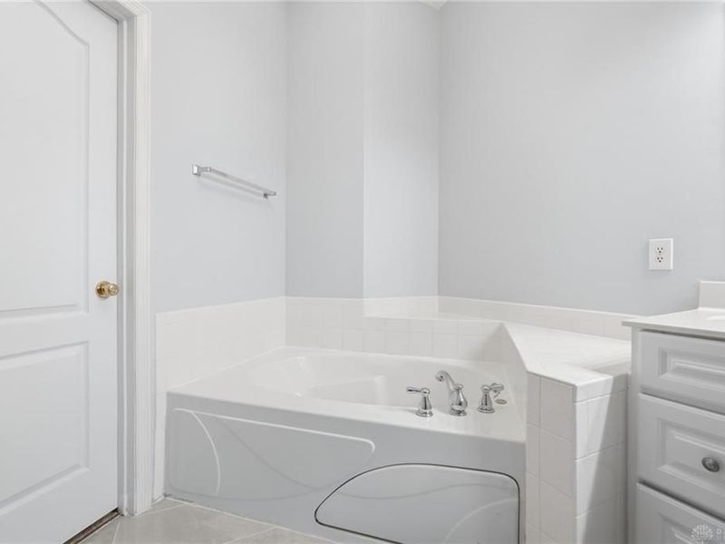 6560 Twin Lakes Drive, Mason, OH 45040 Photo 23