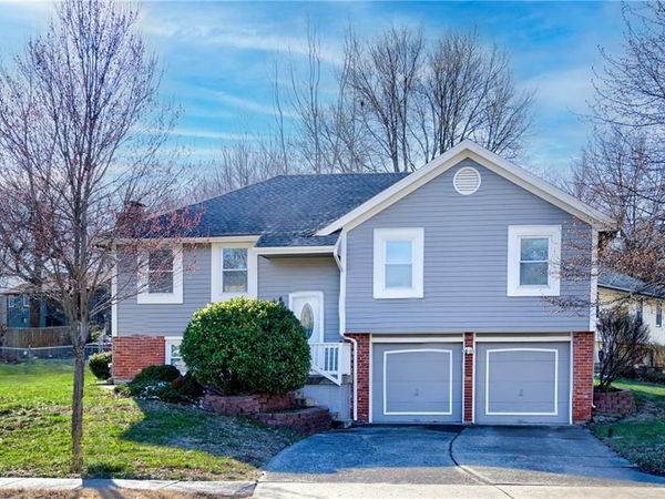 607 NE Karapat Drive, Kansas City, MO 64155