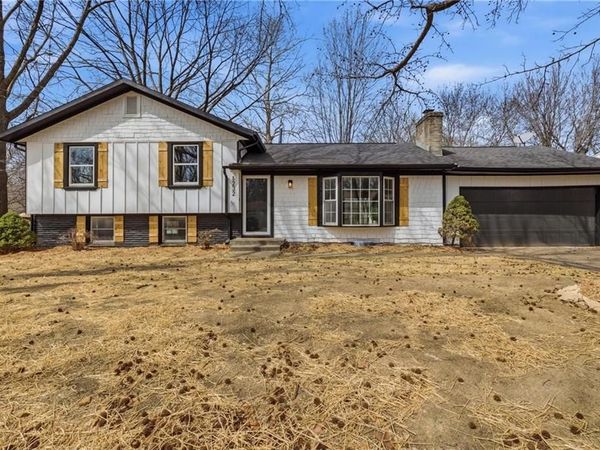 1232 OLD MANOR Road, Liberty, MO 64068