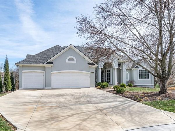 717 NE SILVERLEAF Place, Lee's Summit, MO 64064