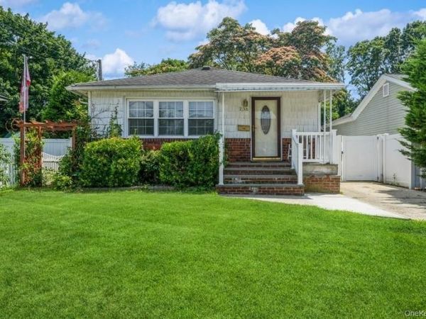 236 N Richmond Avenue , Massapequa, NY 11758