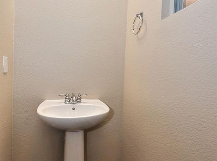 2040 San Esteban Cir, Roseville, CA 95747 Photo