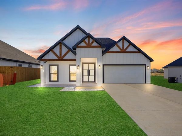 101 Lawson Avenue, Mabank, TX 75147