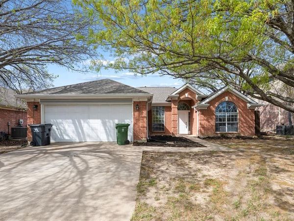 703 Turnstone Drive, Arlington, TX 76018