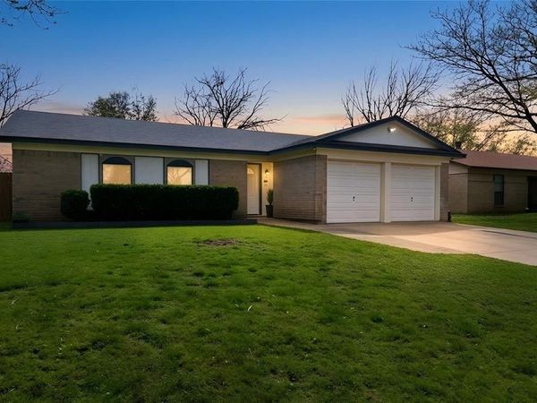 501 Fox Drive, Saginaw, TX 76179