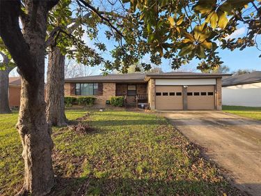 8257 Stony Creek Drive, Dallas, TX 75228