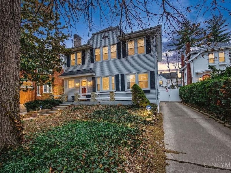 2913 Madison, Cincinnati, OH 45209 Photo 1