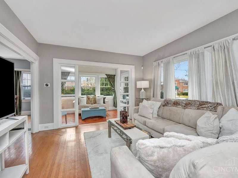 2913 Madison, Cincinnati, OH 45209 Photo 2