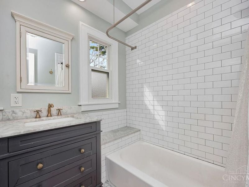 2913 Madison, Cincinnati, OH 45209 Photo 32