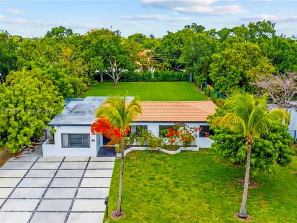 2421 NE 187th St, Miami, FL 33180