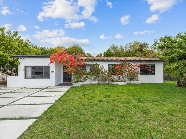 2421 NE 187th St , Miami, FL 33180