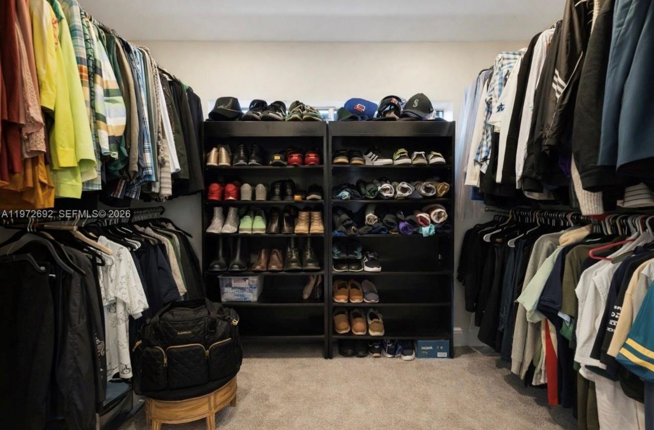 2421 NE 187th St , Miami, FL 33180 Photo