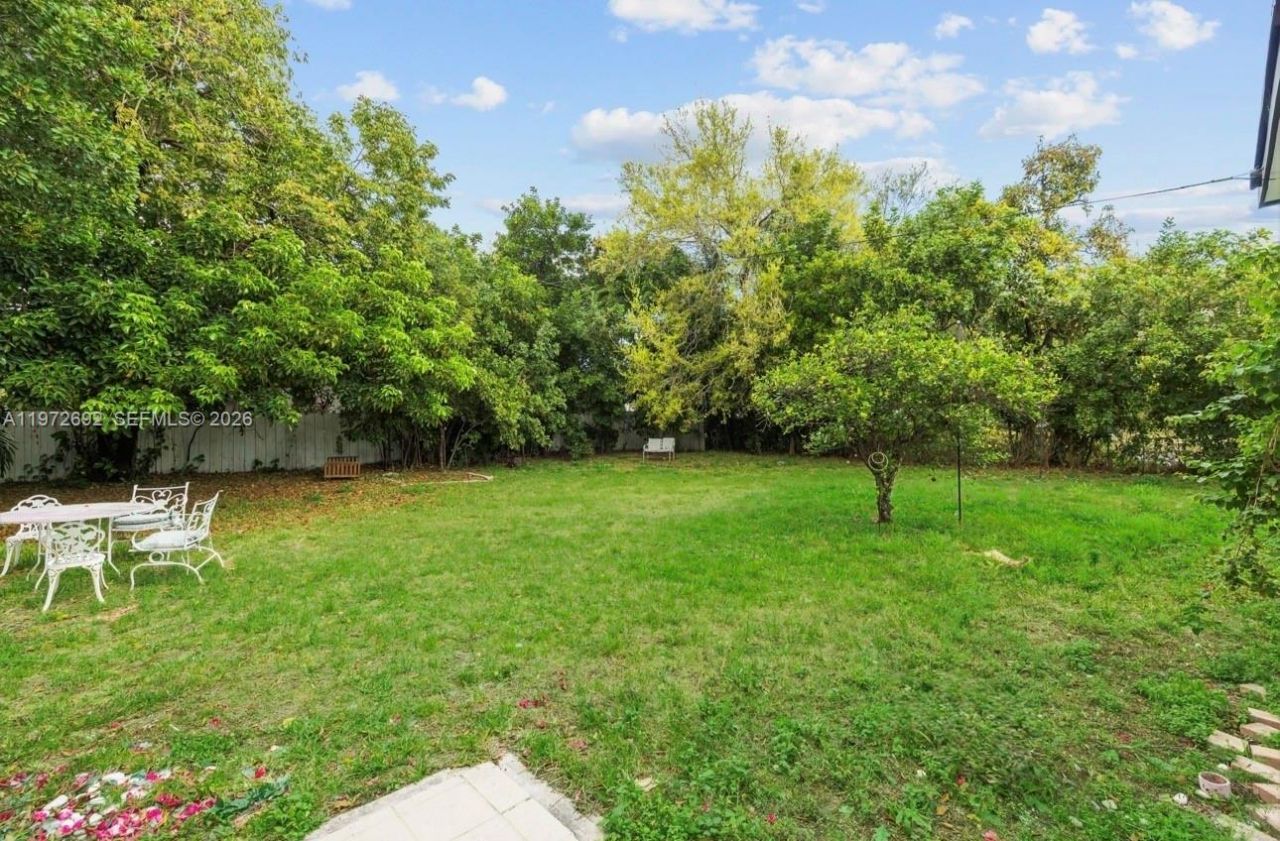 2421 NE 187th St, Miami, FL 33180 Photo