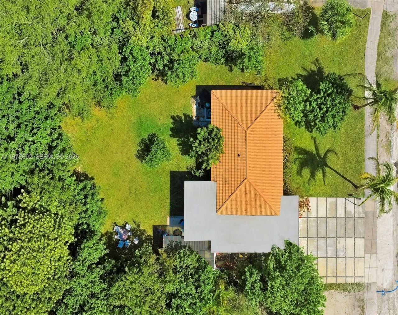 2421 NE 187th St, Miami, FL 33180 Photo