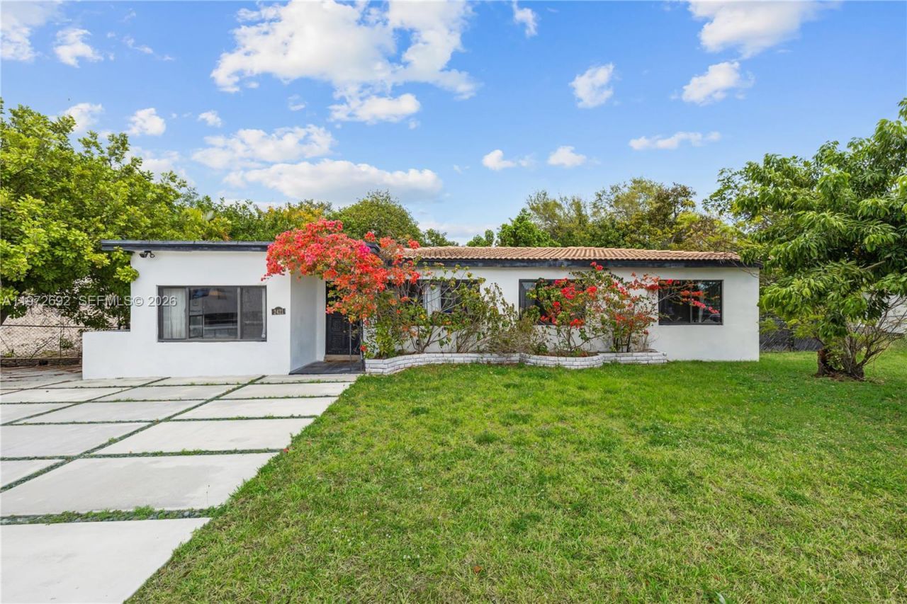 2421 NE 187th St, Miami, FL 33180 Photo