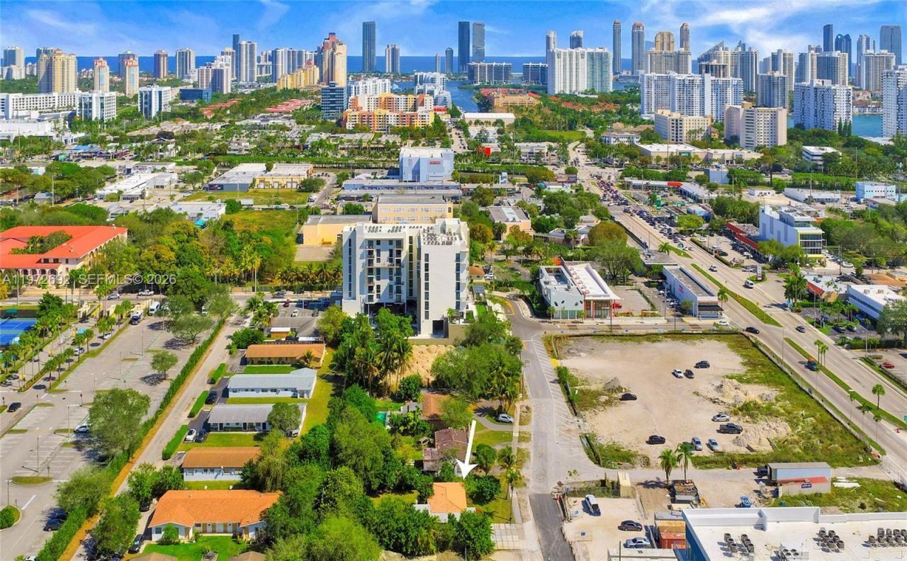 2421 NE 187th St, Miami, FL 33180 Photo