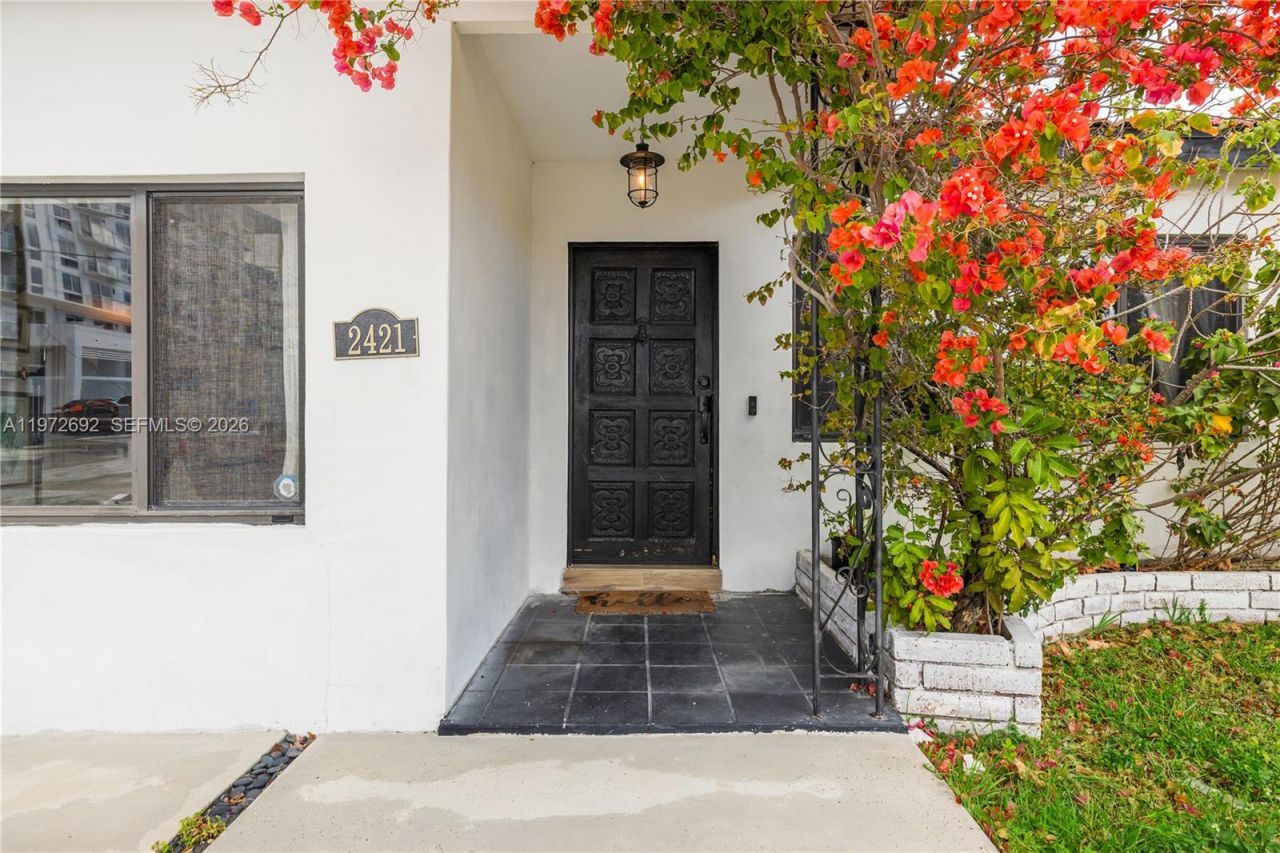 2421 NE 187th St, Miami, FL 33180 Photo