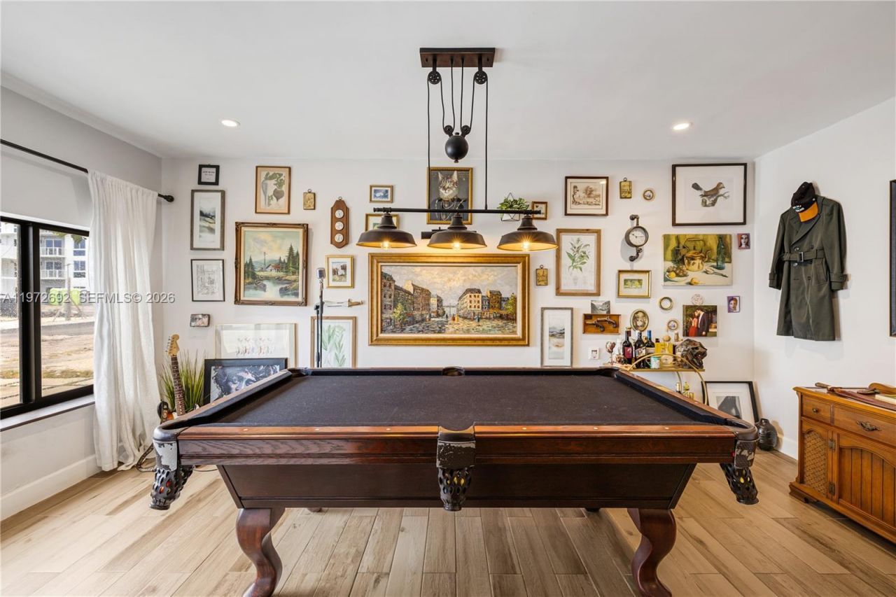 2421 NE 187th St, Miami, FL 33180 Photo