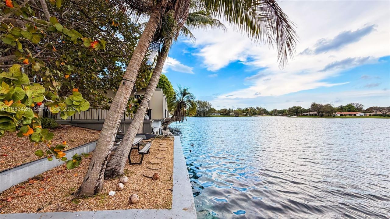 6610 E Miami Lakes Dr, Miami Lakes, FL 33014 Photo