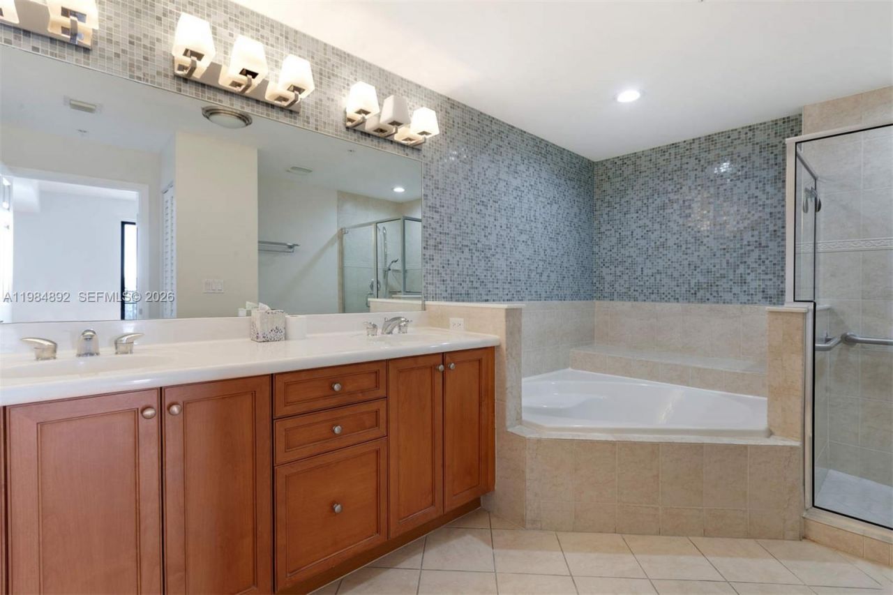 8390 SW 72nd Ave , Unit 412, Miami, FL 33143 Photo