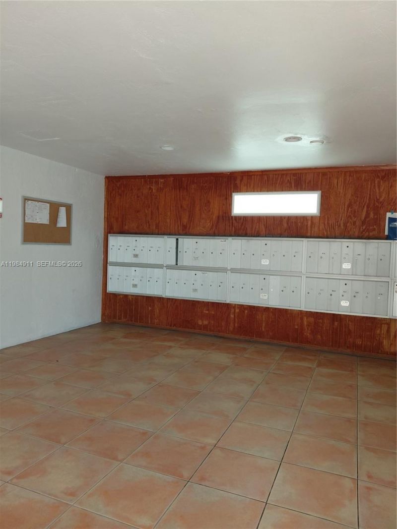 7900 Tatum Waterway Dr, Unit 405, Miami Beach, FL 33141 Photo