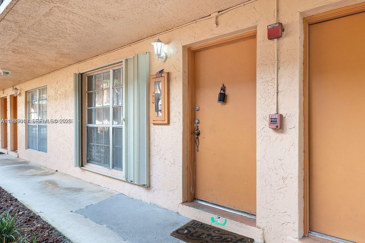 7241 Miami Lakes Dr , Unit D9, Miami Lakes, FL 33014 Photo