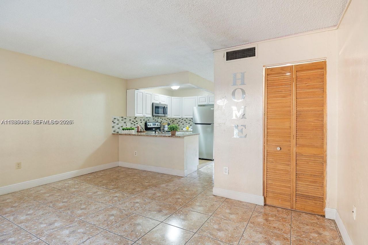 7241 Miami Lakes Dr , Unit D9, Miami Lakes, FL 33014 Photo