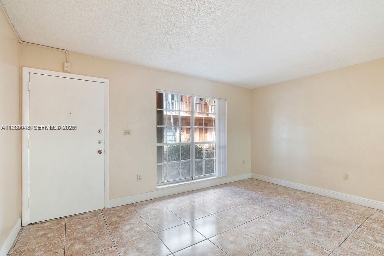 7241 Miami Lakes Dr , Unit D9, Miami Lakes, FL 33014 Photo