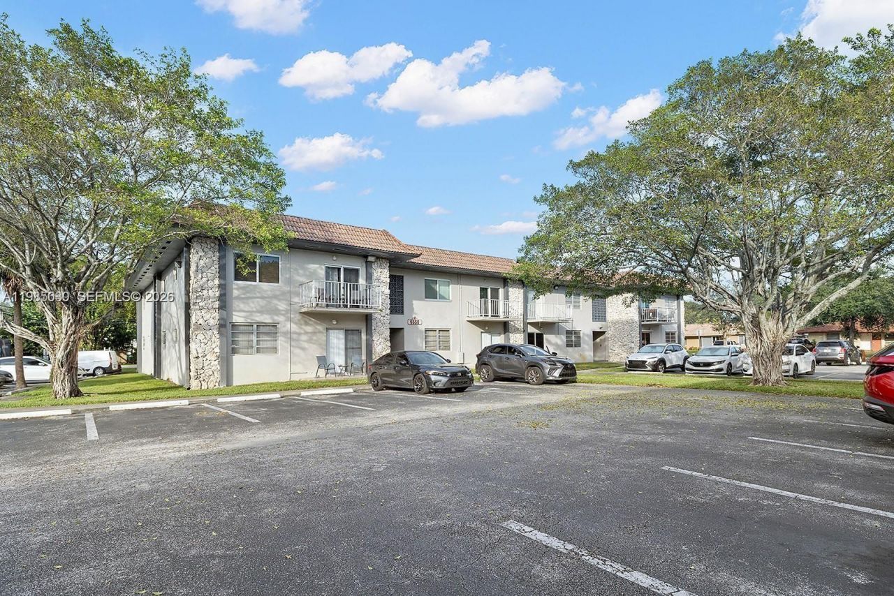 6530 NW Lake Patricia , Unit E25, Miami Lakes, FL 33014 Photo