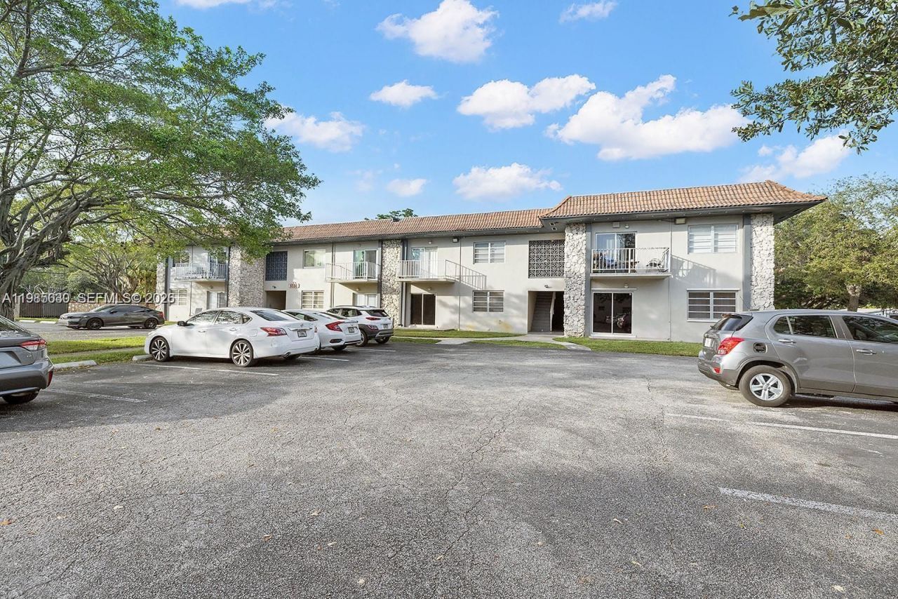 6530 NW Lake Patricia , Unit E25, Miami Lakes, FL 33014 Photo