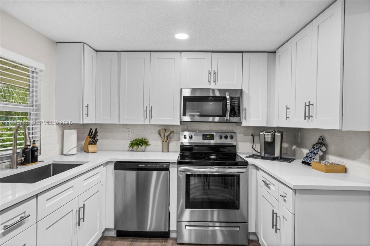 6674 4th , Unit St, Jupiter, FL 33458 Photo