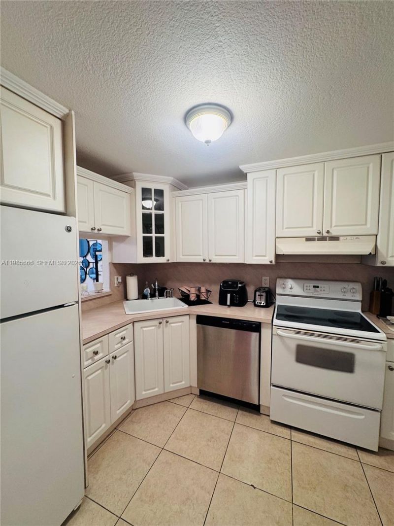 7928 West Dr , Unit 404, North Bay Village, FL 33141 Photo