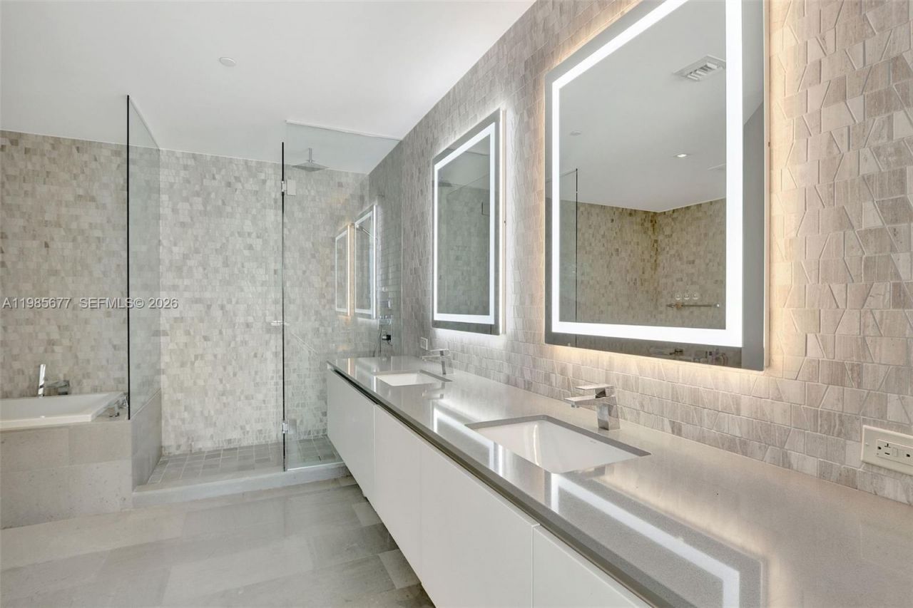 68 SE 6th St. , Unit 1203, Miami, FL 33131 Photo