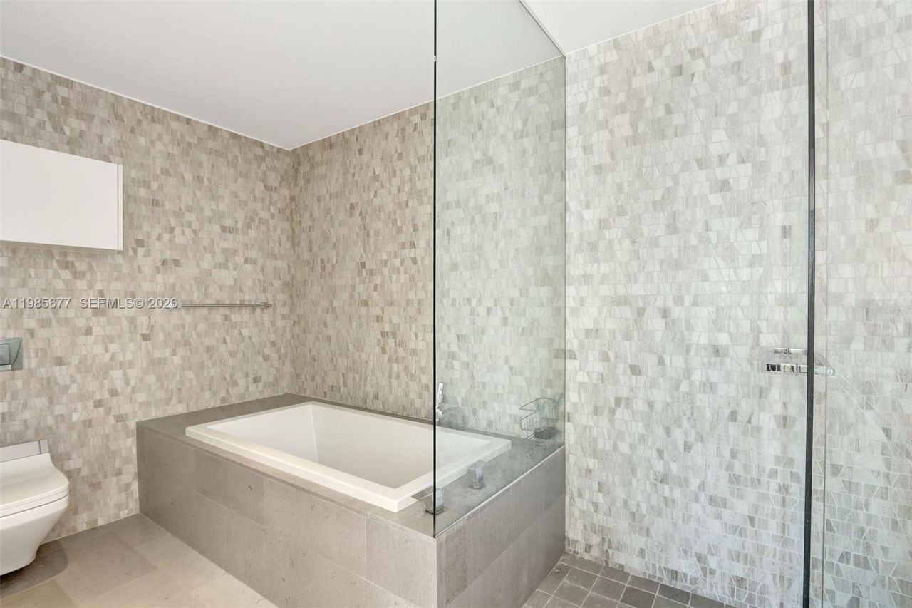 68 SE 6th St. , Unit 1203, Miami, FL 33131 Photo