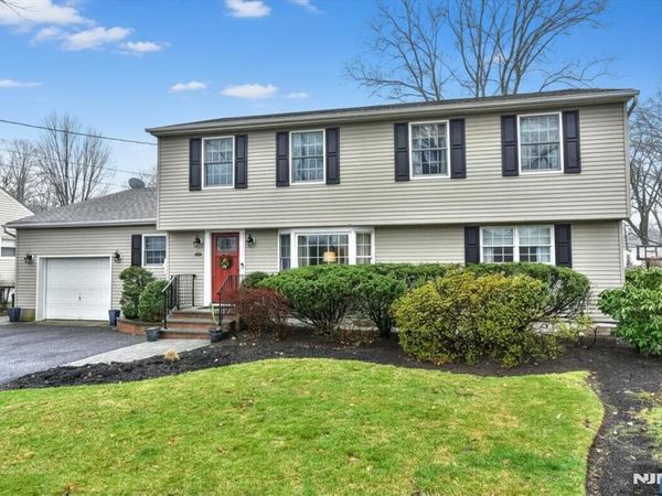 84 W Midland Avenue, PARAMUS, NJ 07652