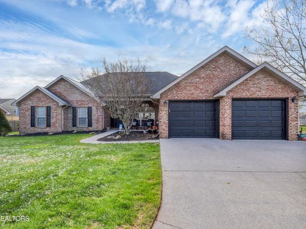 2340 Portland Drive, Maryville, TN 37803