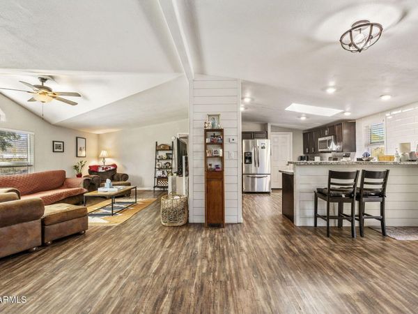 42027 N 3RD Street, Phoenix, AZ 85086