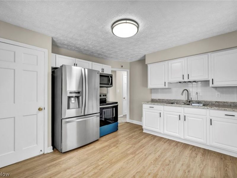 30646 Lorain Road, North Olmsted, OH 44070 Photo 7